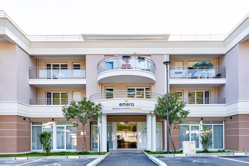 EHPAD-ET-RESIDENCE-SENIORS_RA-MARIE-CLAIRE_MANDELIEU_FACADE-1-1-1920x926