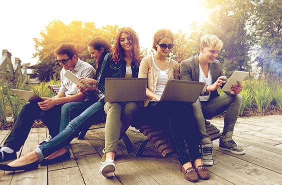 vignette_étudiants_heures_pointe_565x370