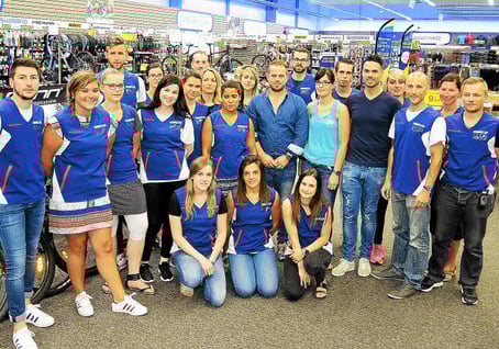 l-equipe-intersport-est-au-travail-depuis-le-mois-de-juin_3016307-1