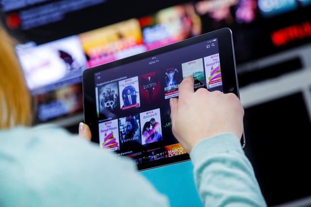 Guest casting to an in-room TV using a hotel Chromecast solution
